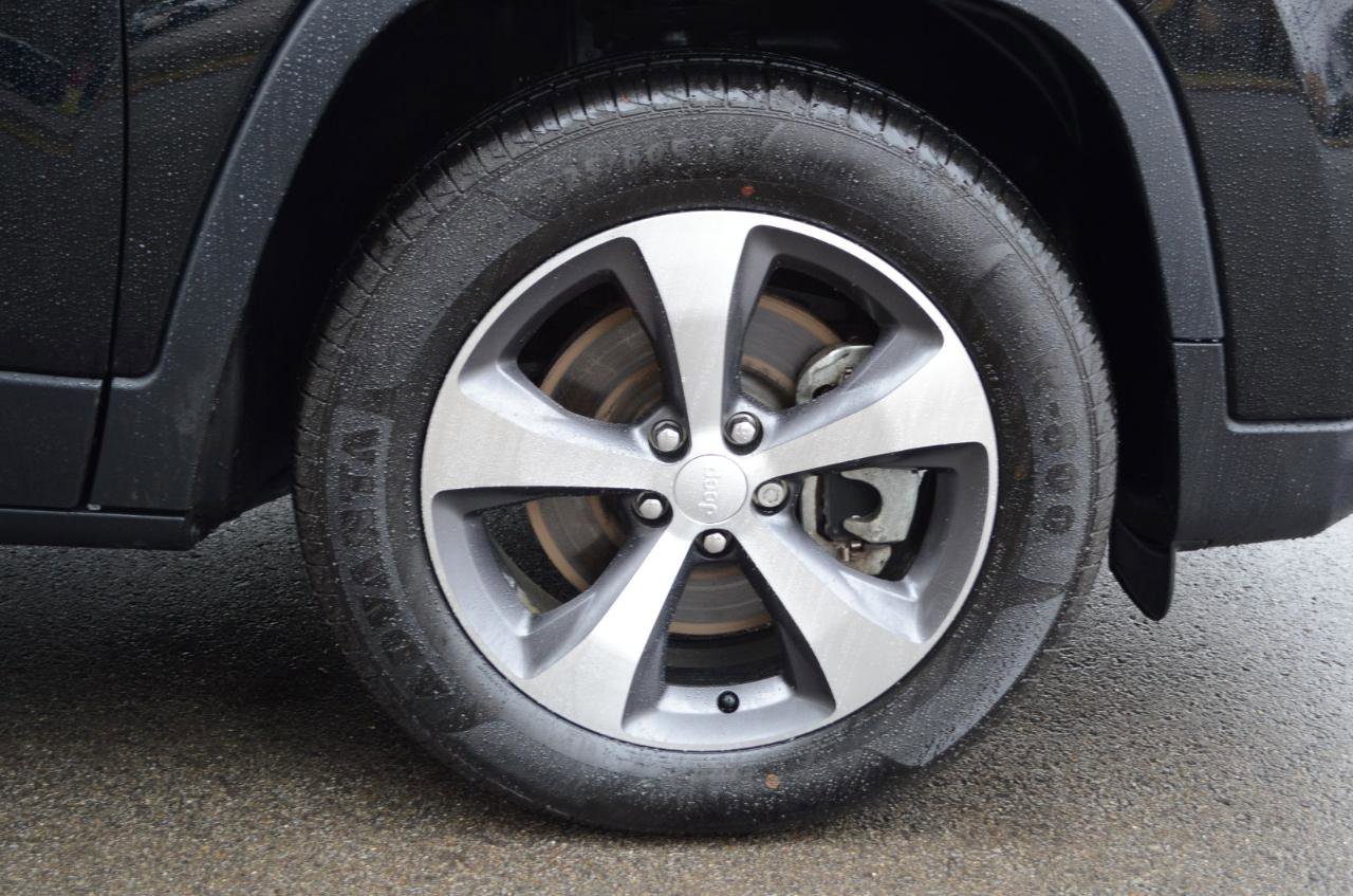 Used 2022 Jeep Cherokee Limited image 12