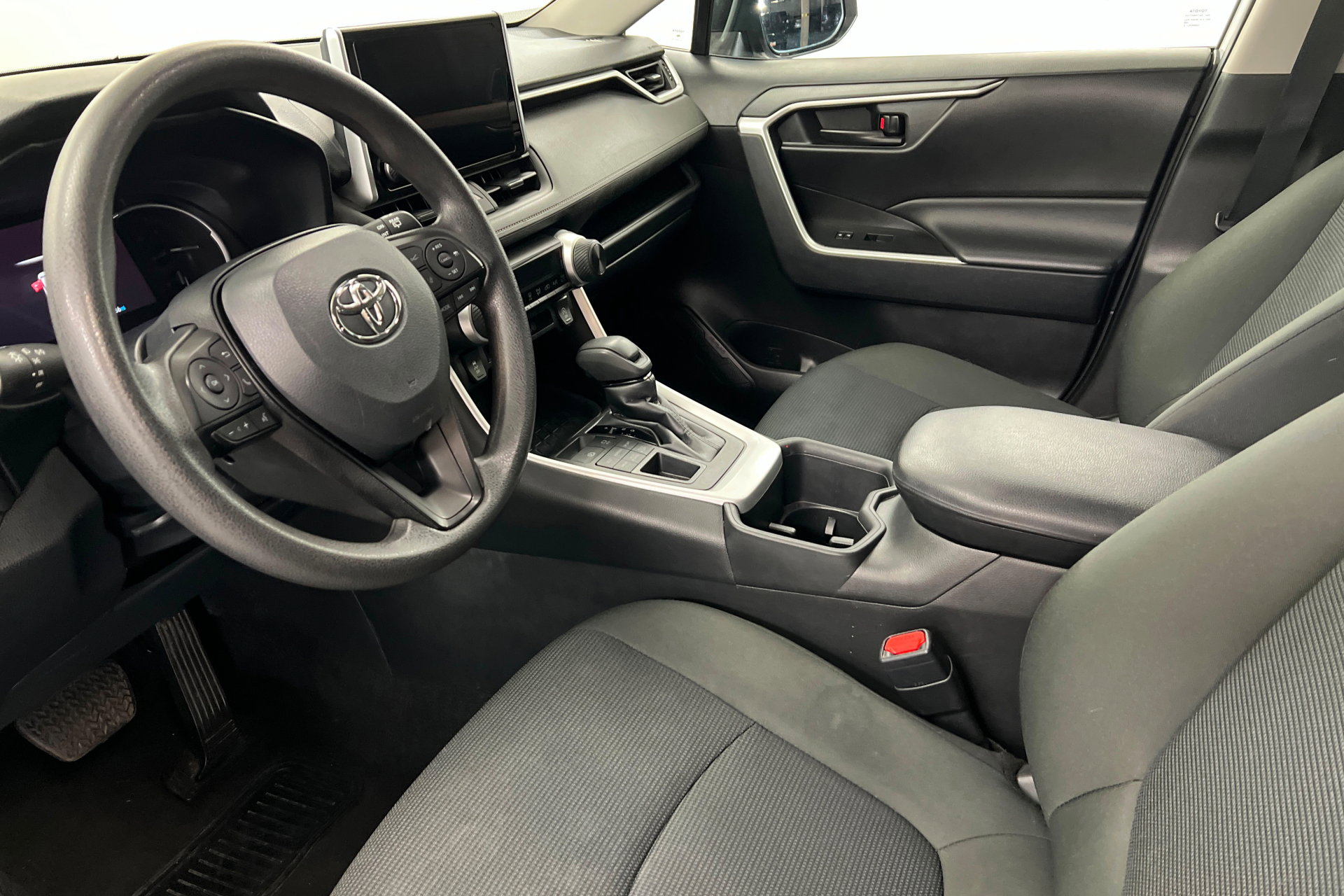 Used 2024 Toyota RAV4 LE image 16