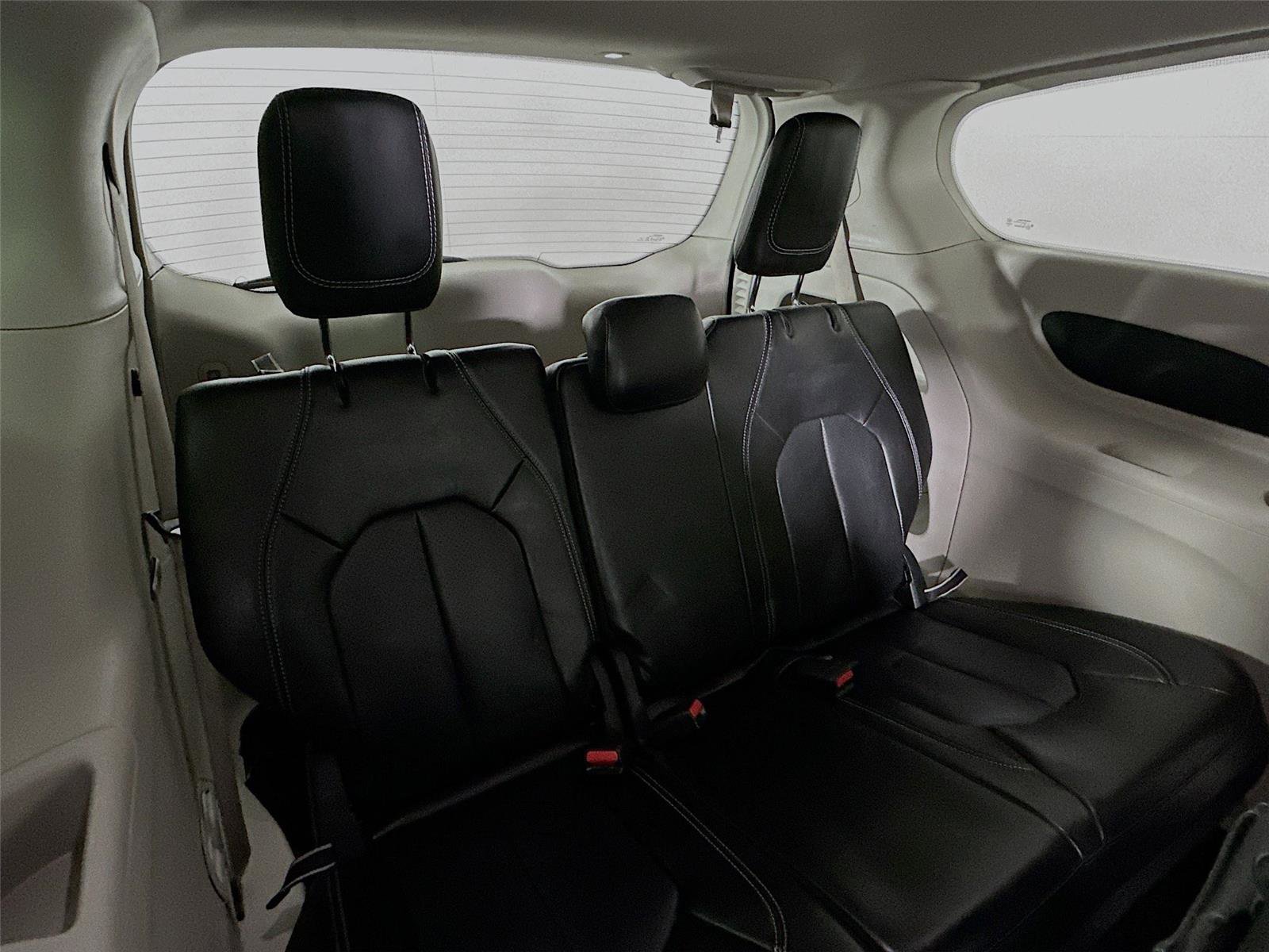 Used 2024 Chrysler Pacifica Touring-L image 26