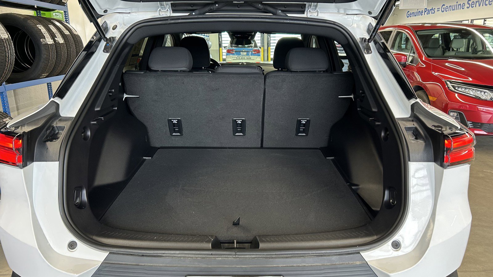 Used 2025 Chevrolet Equinox EV LT w/ Comfort Package image 13