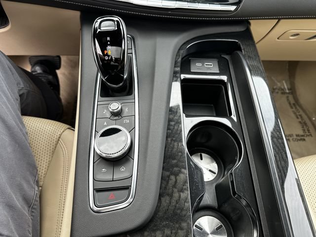 Used 2024 Cadillac Escalade Premium Luxury AWD/4WD image 25