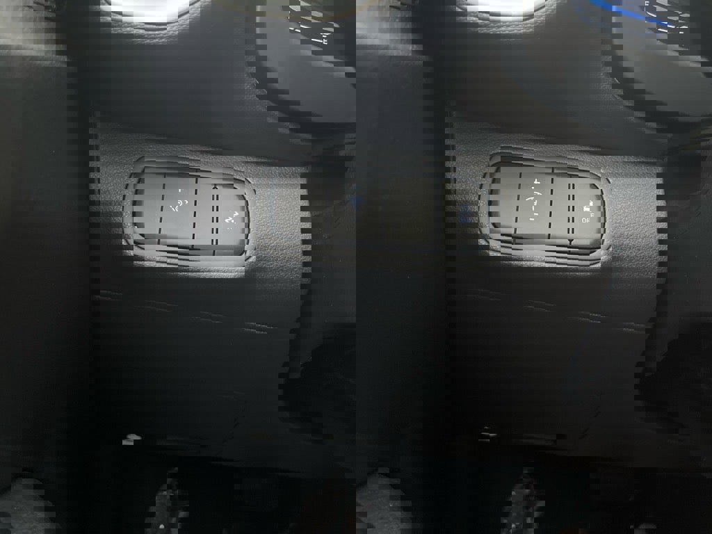 Used 2024 Hyundai Venue SEL image 17