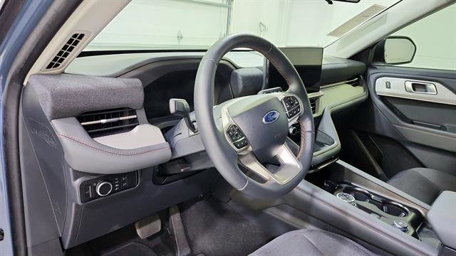 Used 2025 Ford Explorer Active RWD image 11