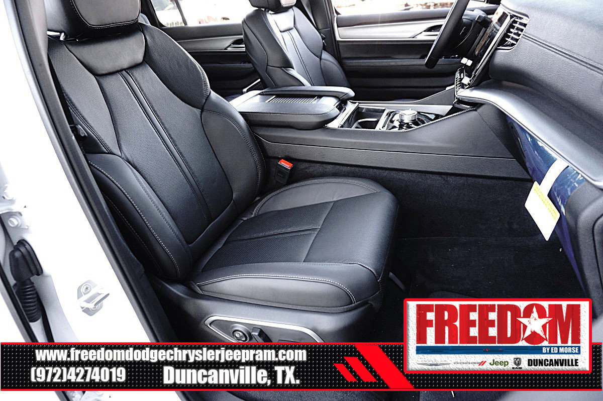 New 2025 Jeep Wagoneer L Series II w/ Premium Group I image 16