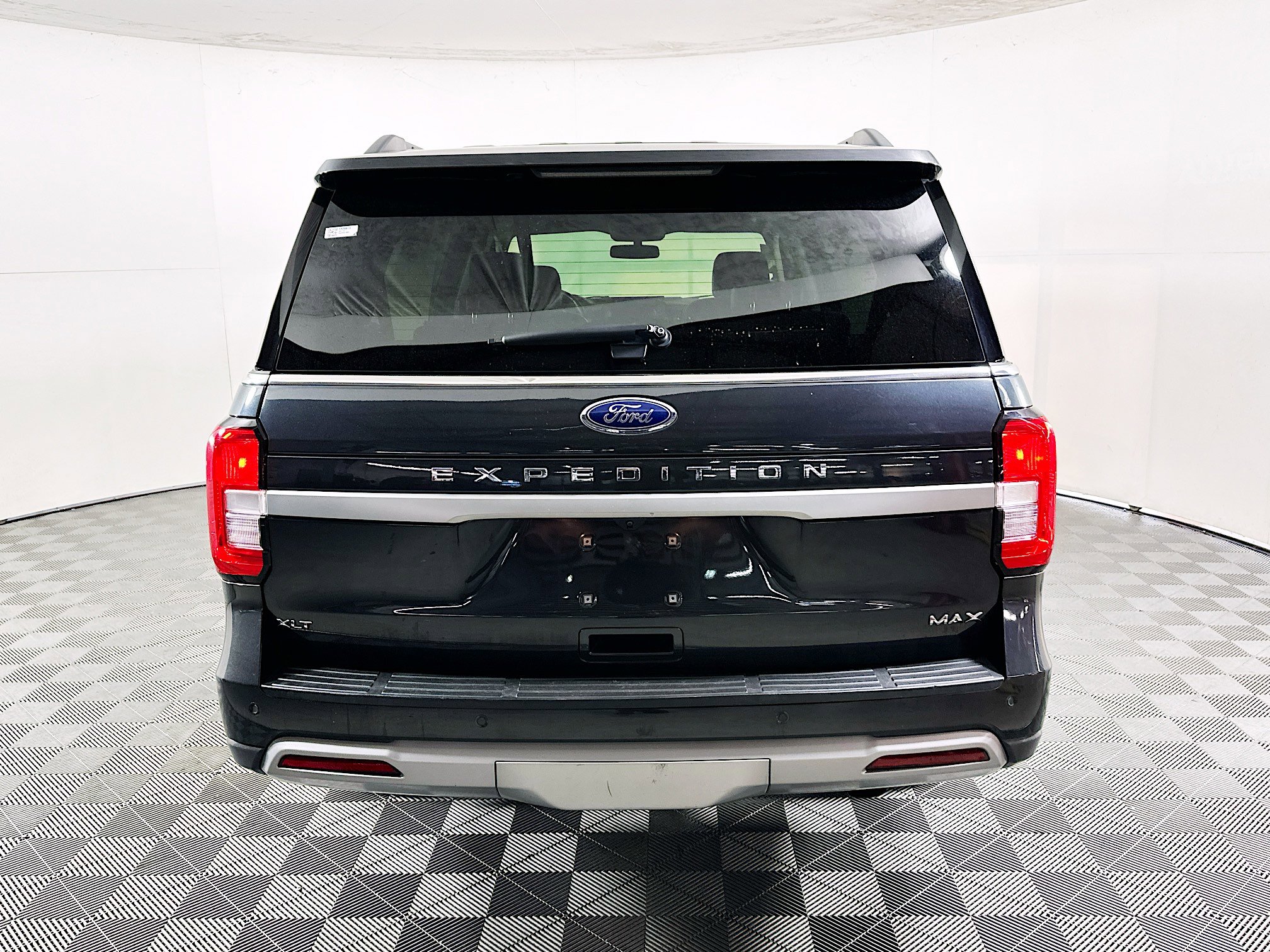 Used 2024 Ford Expedition Max XLT image 4