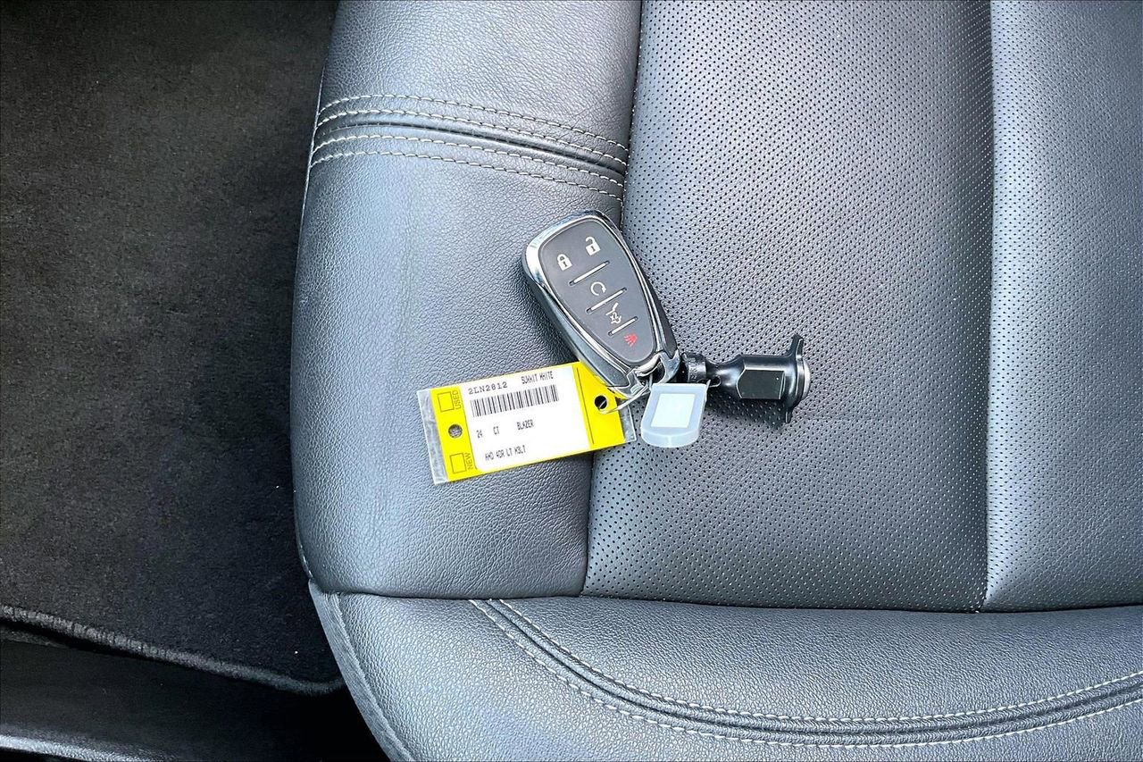 Used 2024 Chevrolet Blazer LT image 31