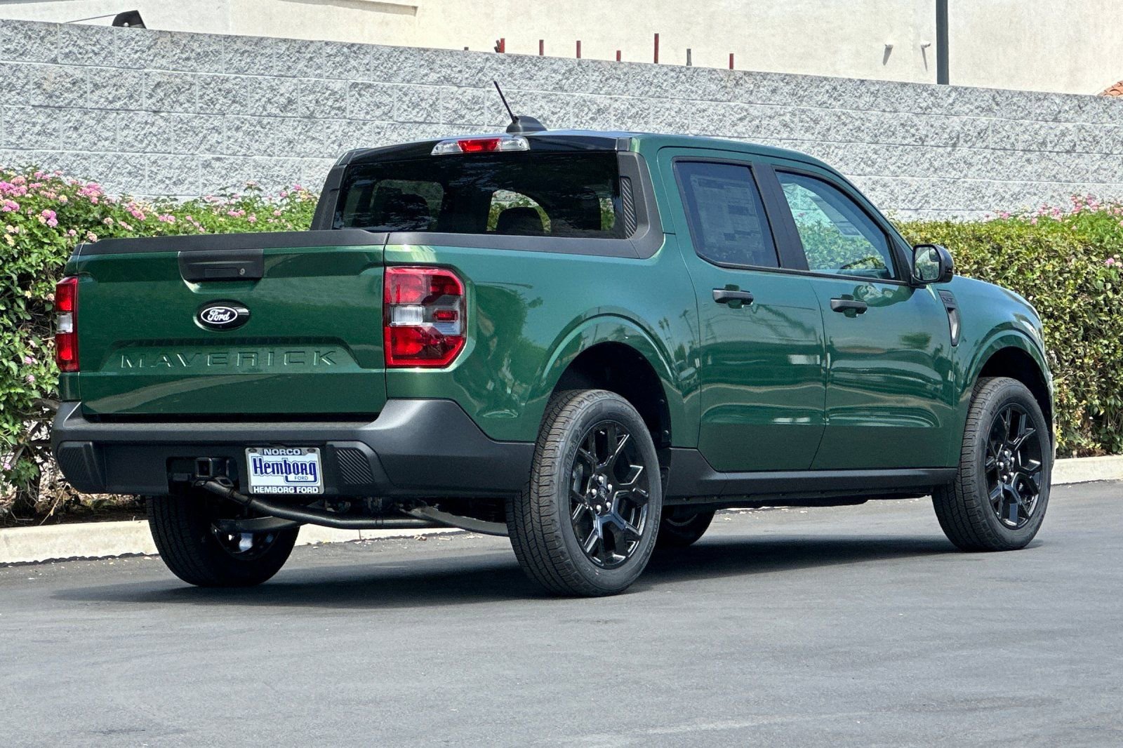 New 2025 Ford Maverick XLT w/ XLT Luxury Package image 4