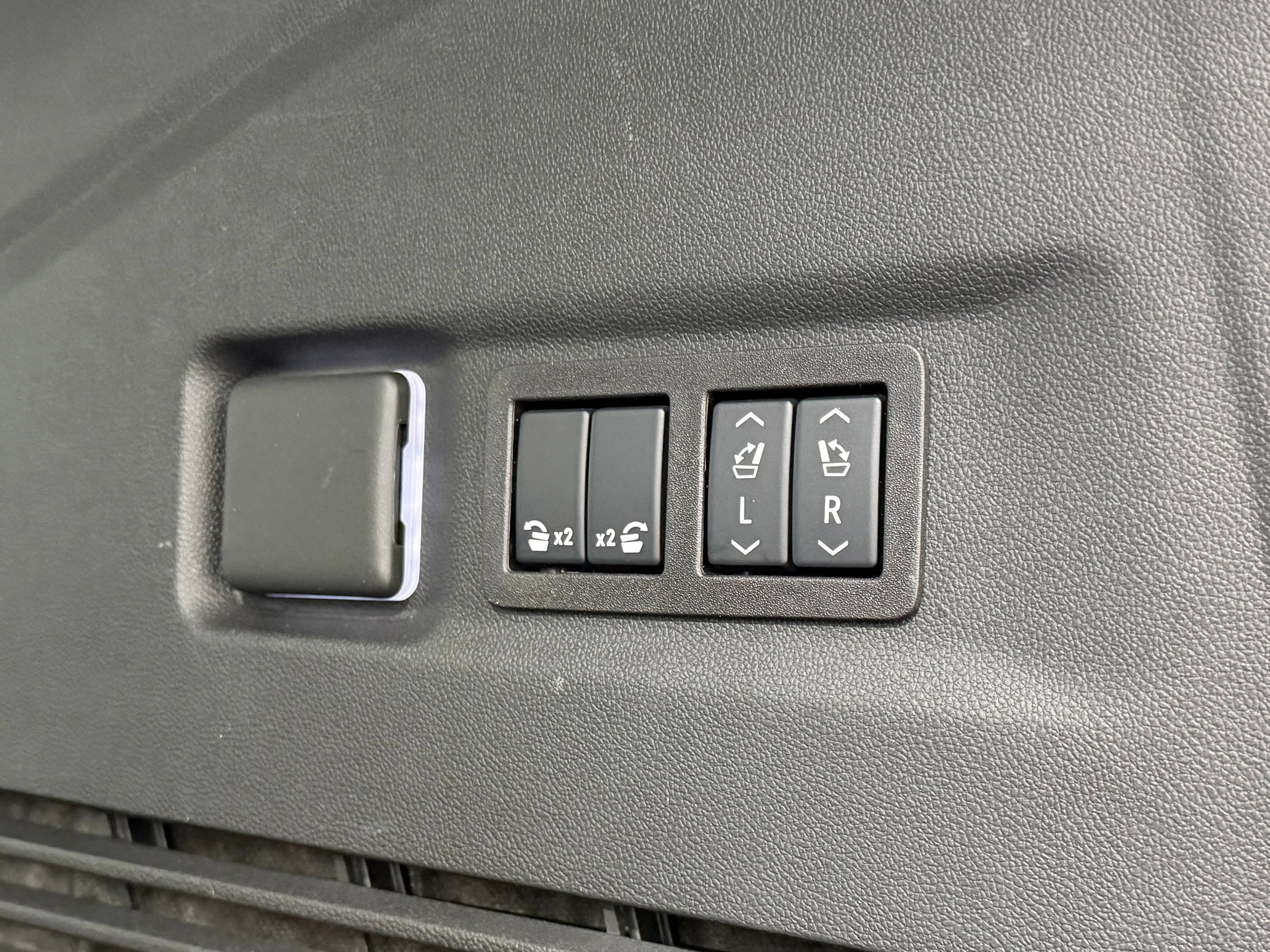 Used 2026 Chevrolet Suburban RST w/ Comfort Package AWD/4WD image 38