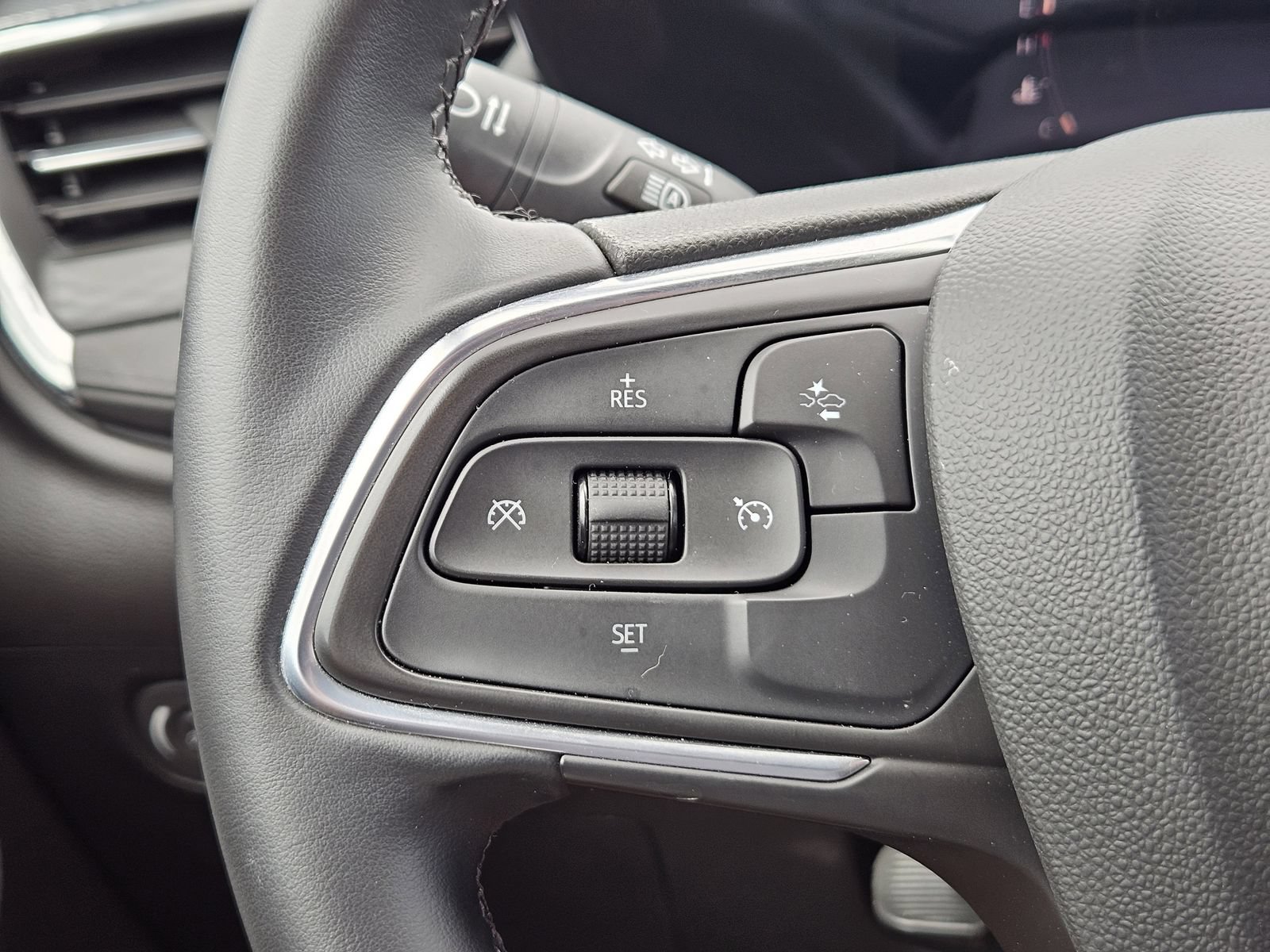 Certified 2024 Buick Encore GX Sport Touring FWD image 25