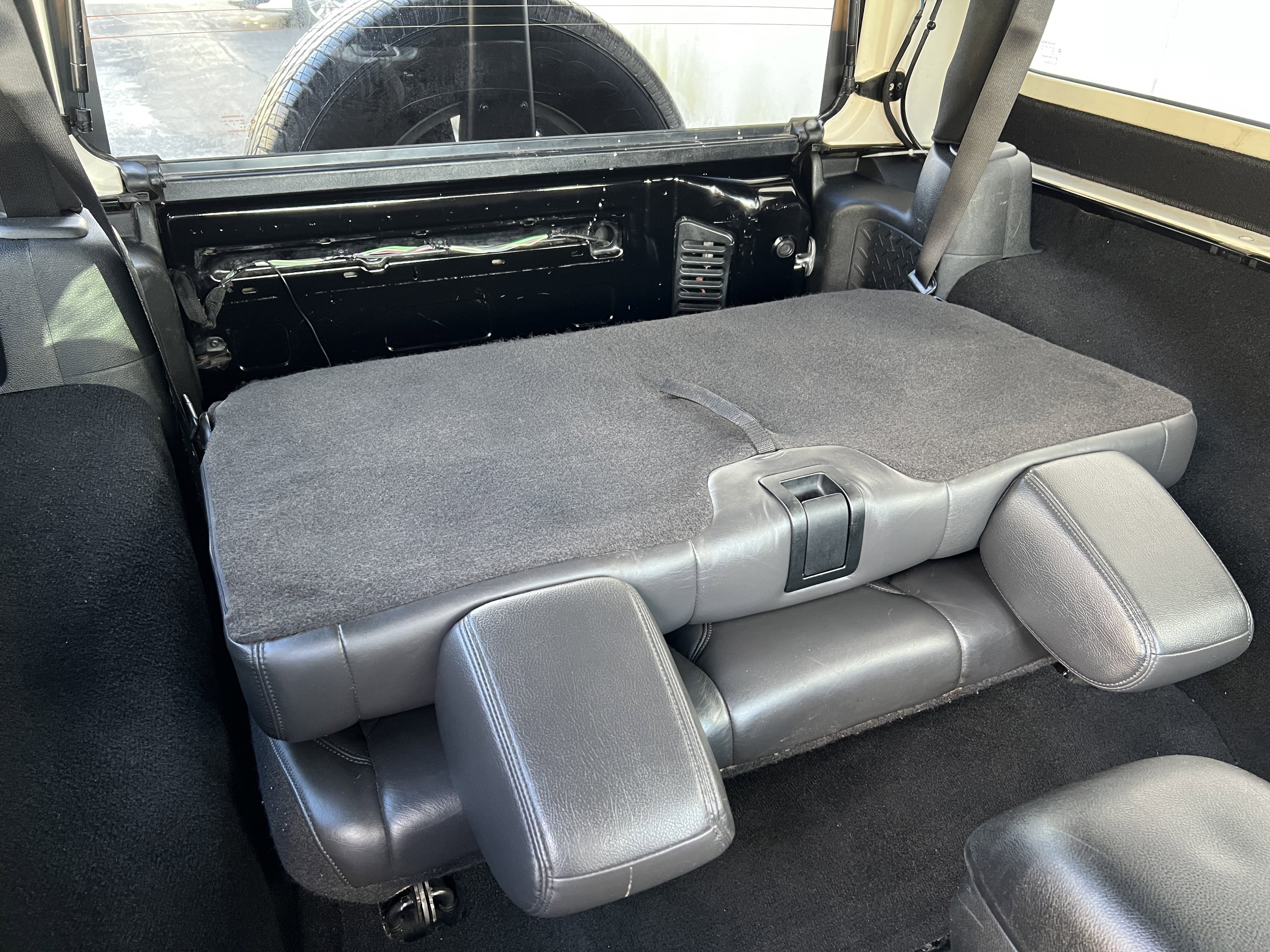 Used 2016 Jeep Wrangler Rubicon w/ Power Convenience Group AWD/4WD image 16
