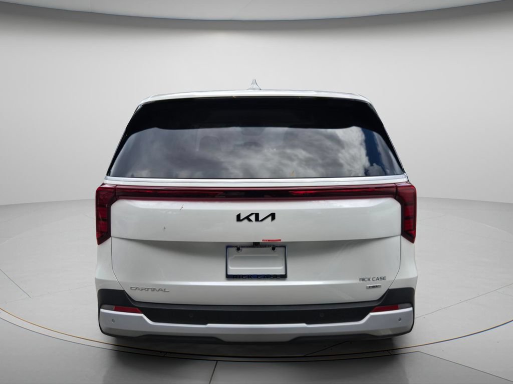 New 2027 Kia Carnival LXS FWD image 4