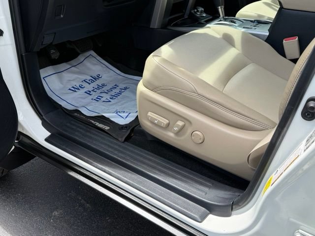 Used 2020 Toyota 4Runner SR5 Premium w/ Moonroof Package AWD/4WD image 11