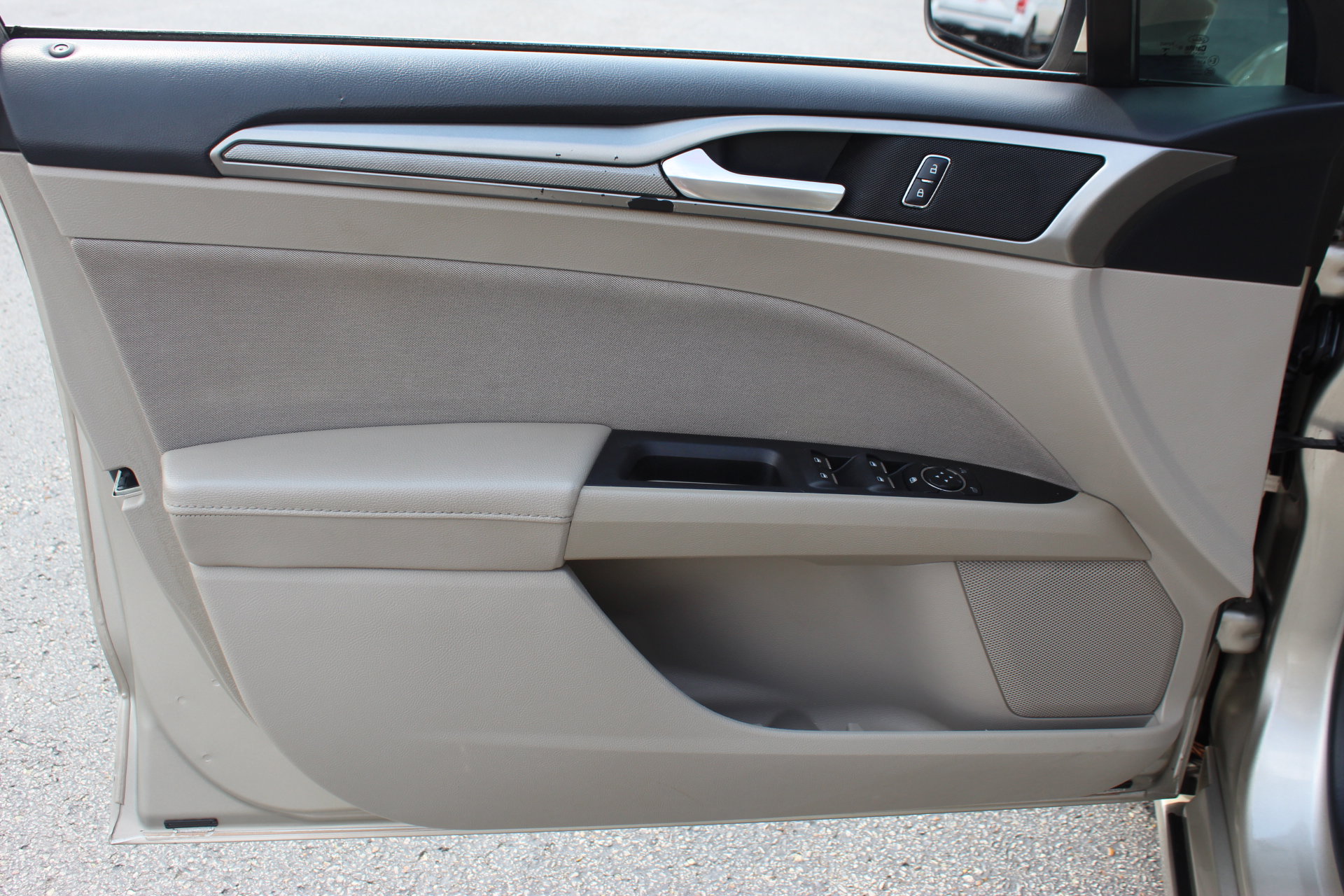 Used 2018 Ford Fusion SE w/ Fusion SE Technology Package image 11