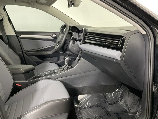 Used 2025 Volkswagen Jetta SE image 22