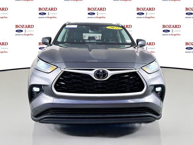 Used 2022 Toyota Highlander XLE image 2