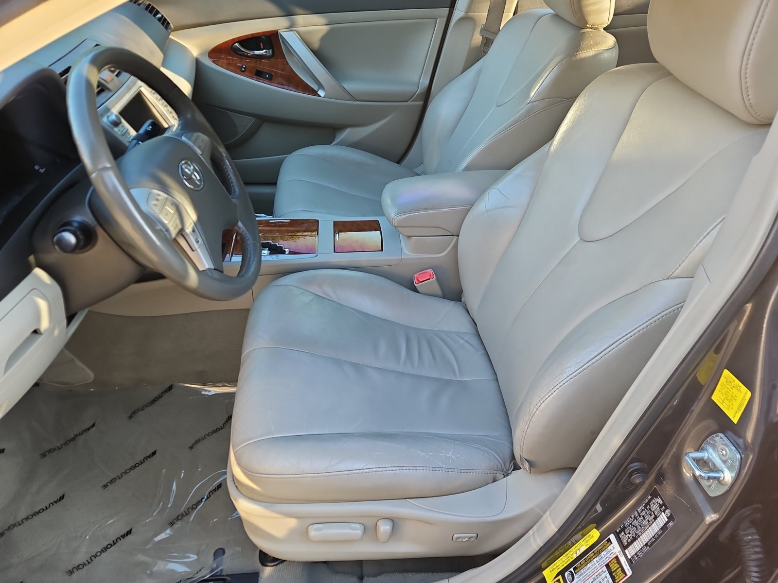 Used 2011 Toyota Camry XLE w/ SE/XLE Extra-Value Pkg FWD image 8