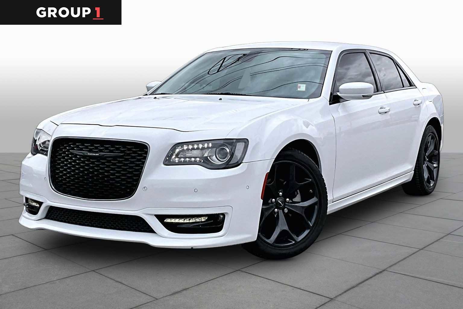 Used 2023 Chrysler 300 Touring L w/ Comfort Group image 1