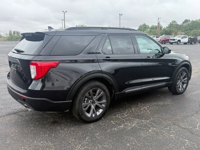 Used 2024 Ford Explorer XLT w/ Equipment Group 202A RWD image 5