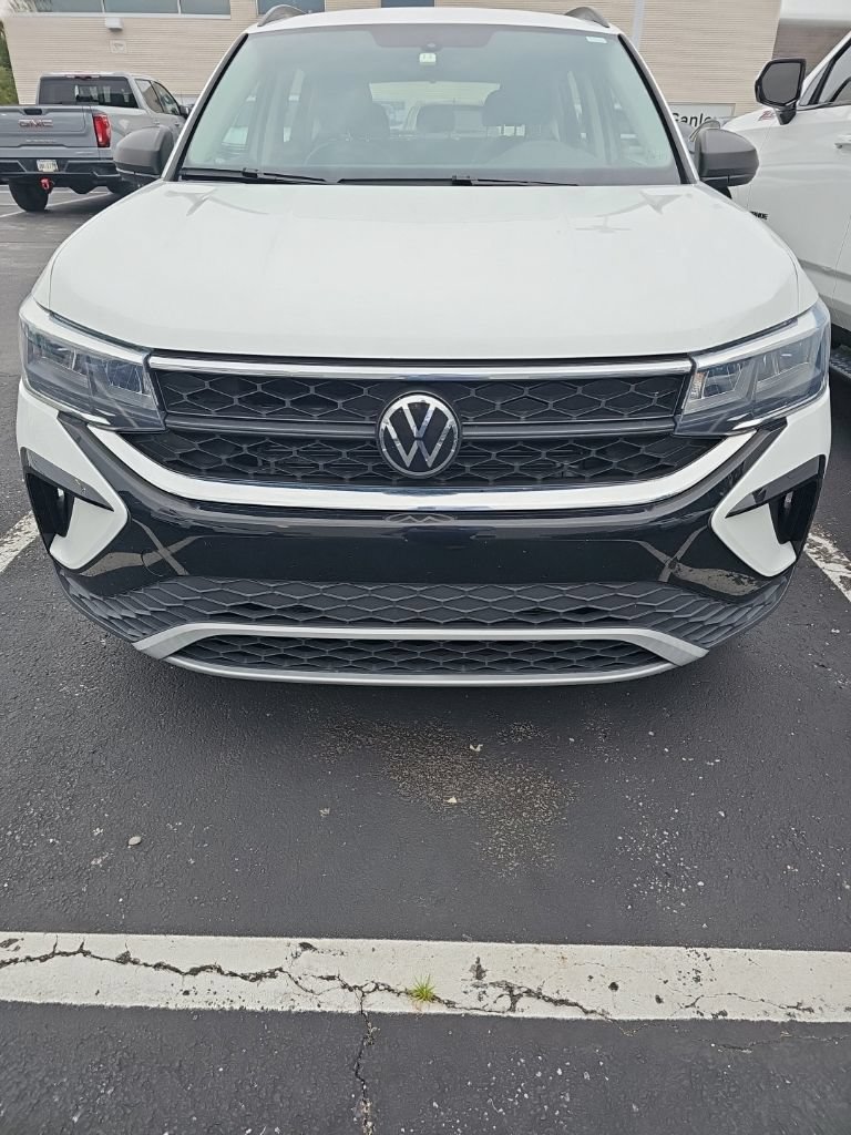 Used 2023 Volkswagen Taos S FWD image 2