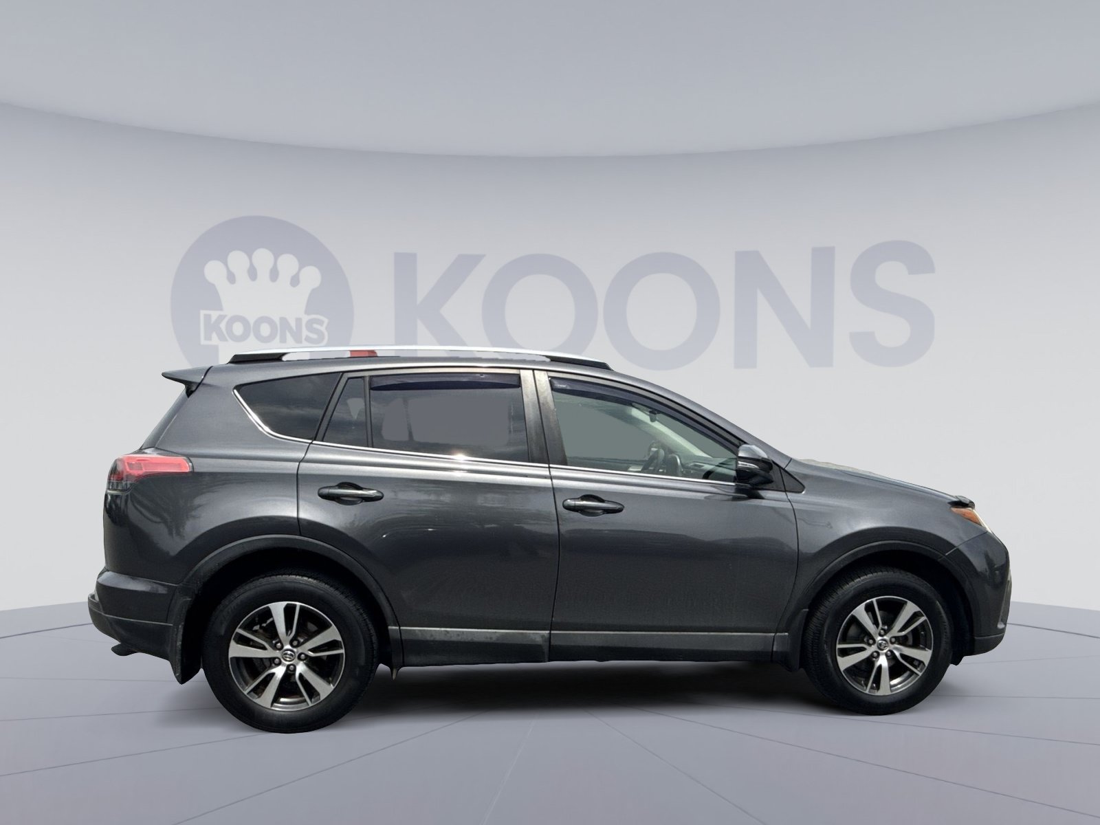 Used 2018 Toyota RAV4 XLE w/ Plus Extra Value Package AWD/4WD image 8