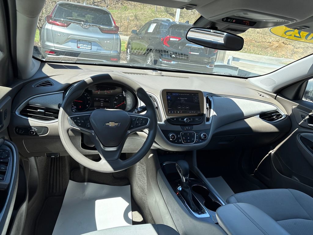 Used 2025 Chevrolet Malibu LT image 12