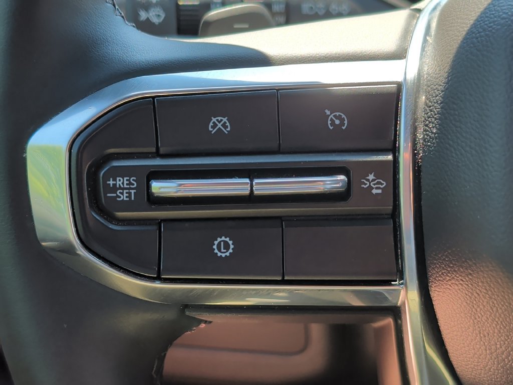 Used 2025 GMC Yukon Denali AWD/4WD image 12