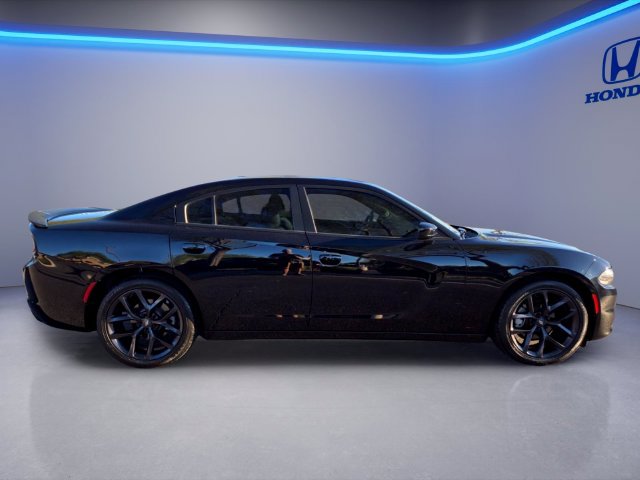 Used 2022 Dodge Charger SXT w/ Blacktop Package RWD image 3