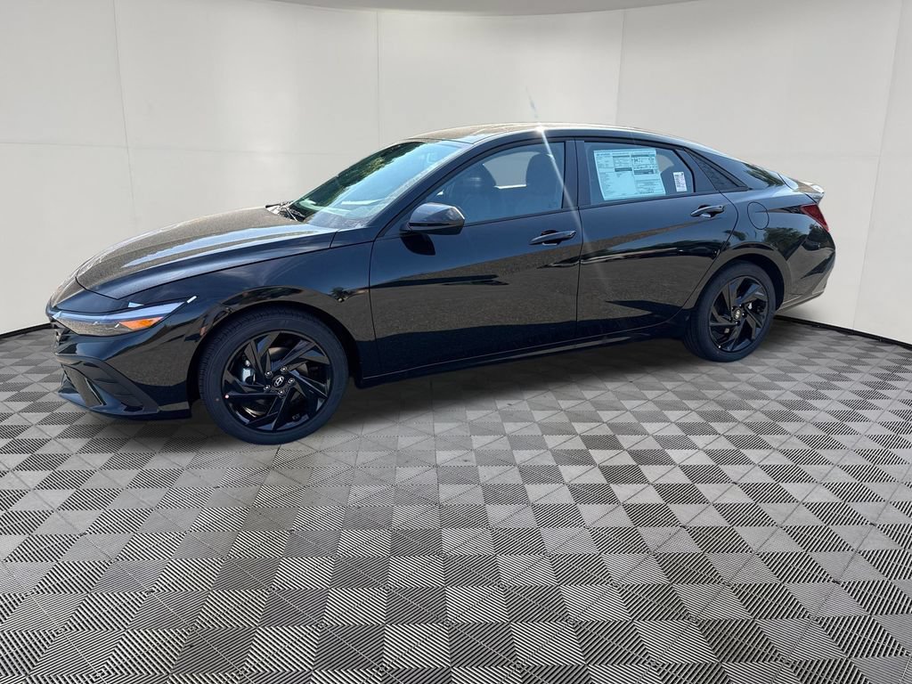 New 2026 Hyundai Elantra SEL Sport FWD image 2