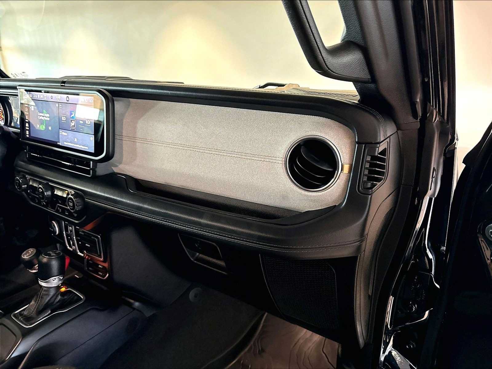 Used 2024 Jeep Wrangler Unlimited Sahara w/ Safety Group AWD/4WD image 23