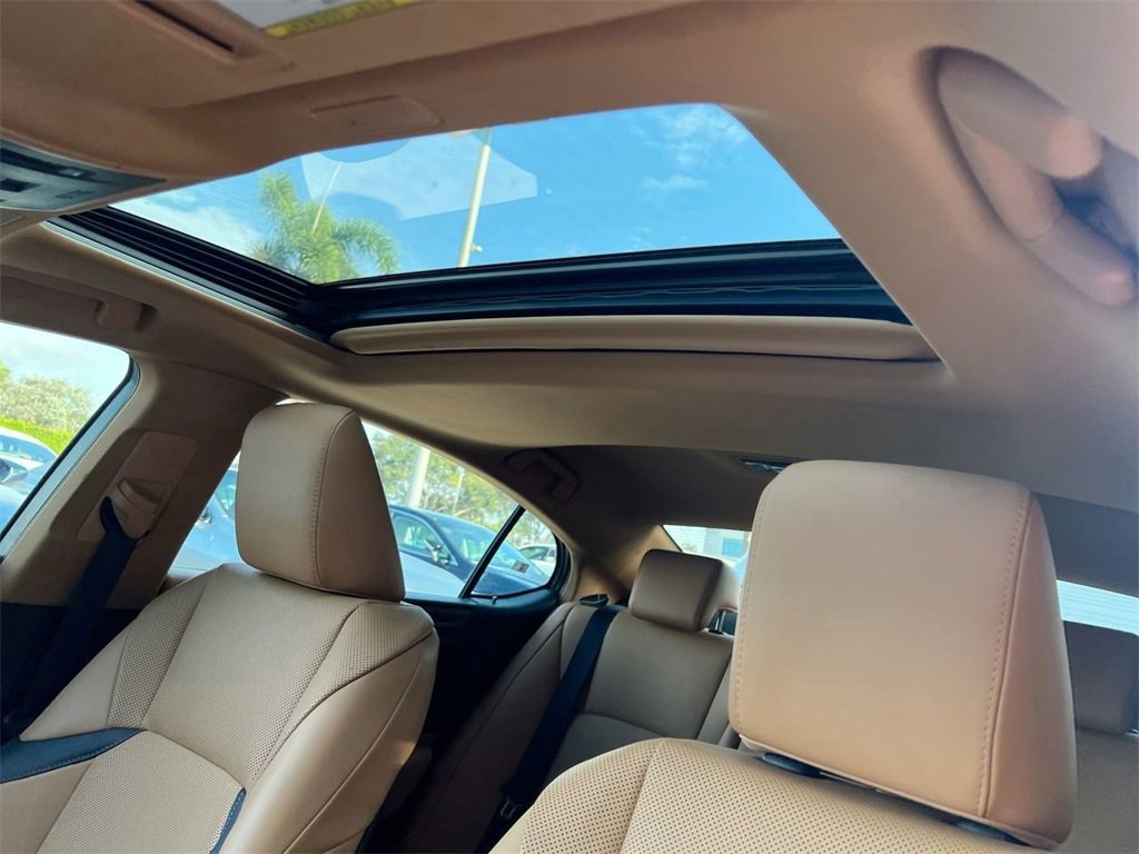 Certified 2022 Lexus ES 350 w/ Premium Package image 18