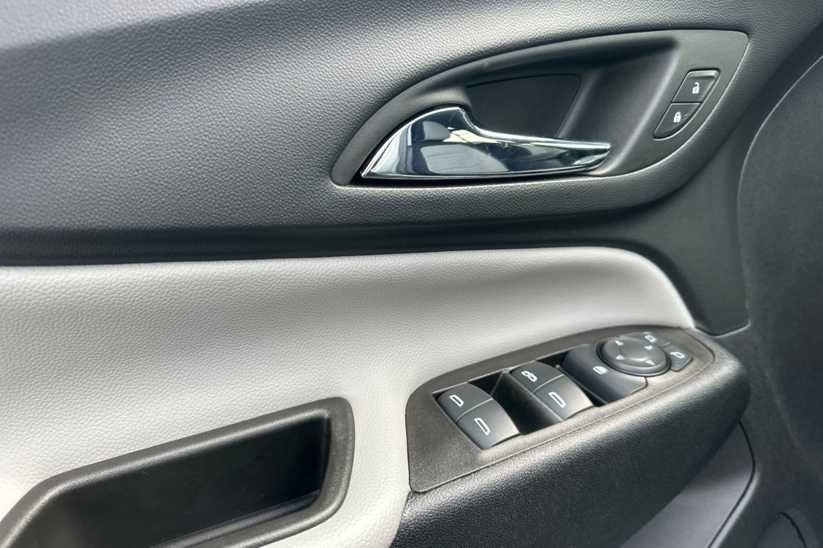 Used 2023 Chevrolet Equinox LS w/ LS Convenience Package FWD image 13
