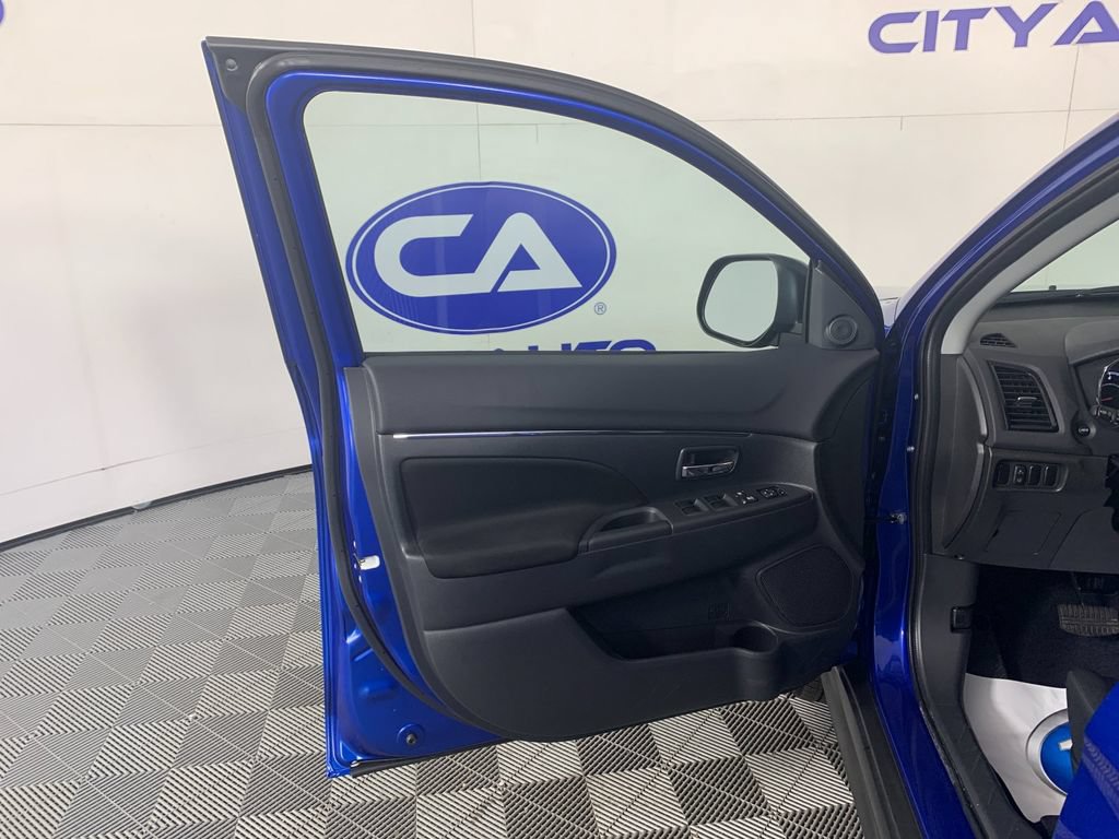 Used 2025 Mitsubishi Outlander Sport AWD image 13