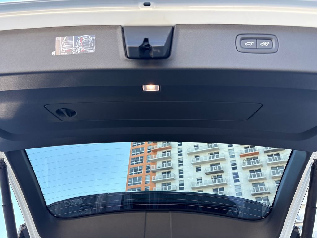 New 2026 Volvo XC90 T8 Core image 18