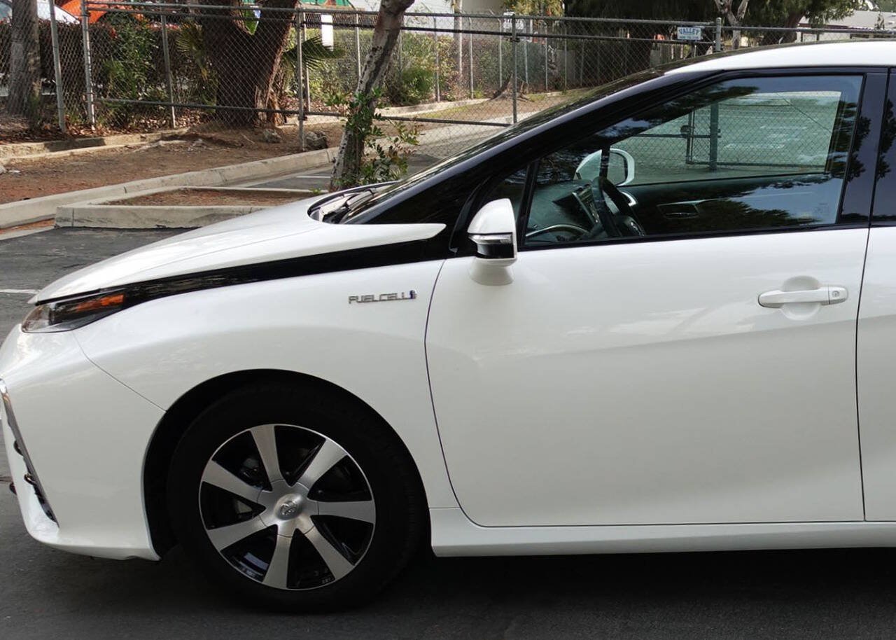 Used 2017 Toyota Mirai FWD image 9