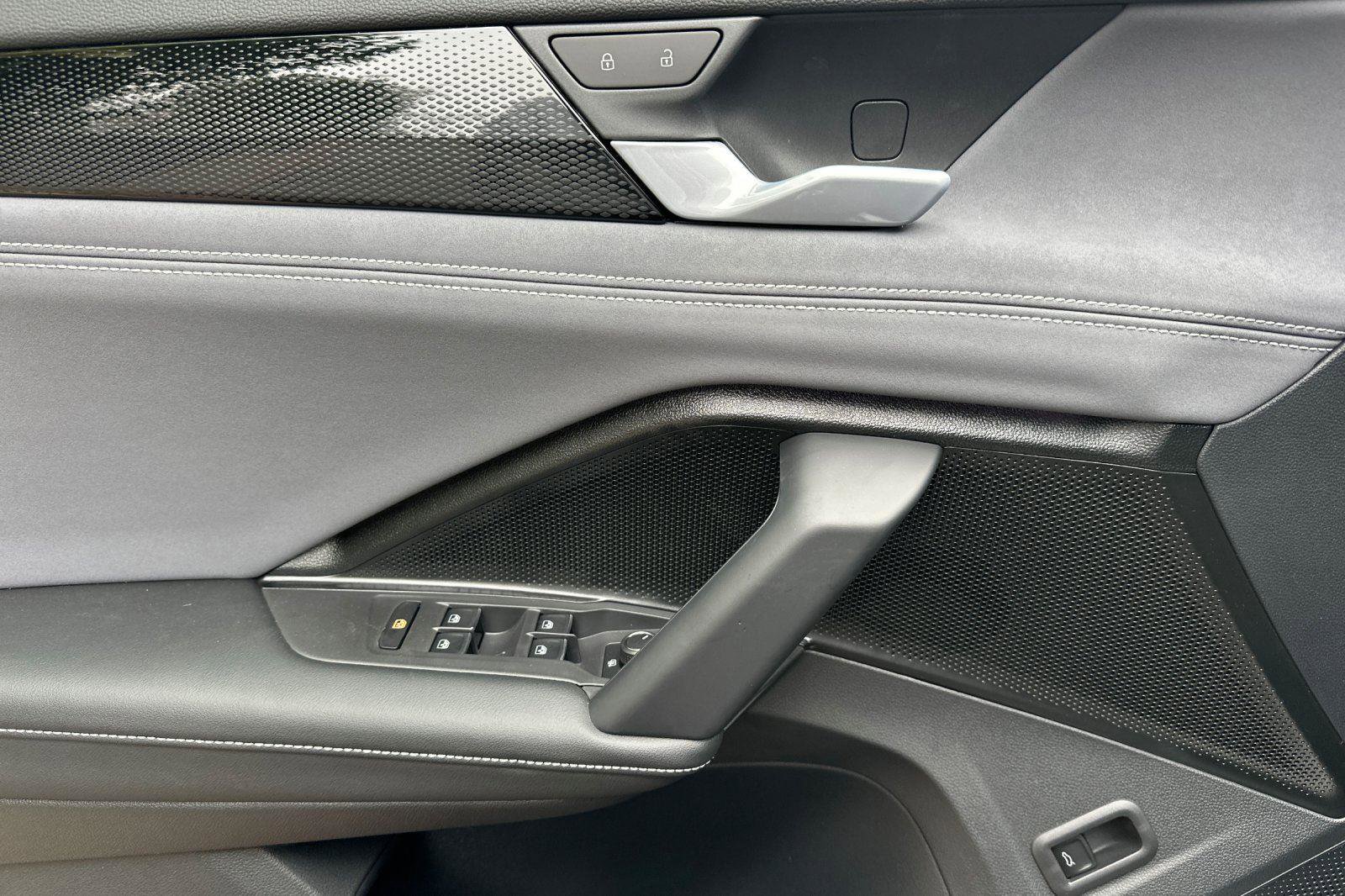 New 2026 Volkswagen Tiguan SE R-Line image 10