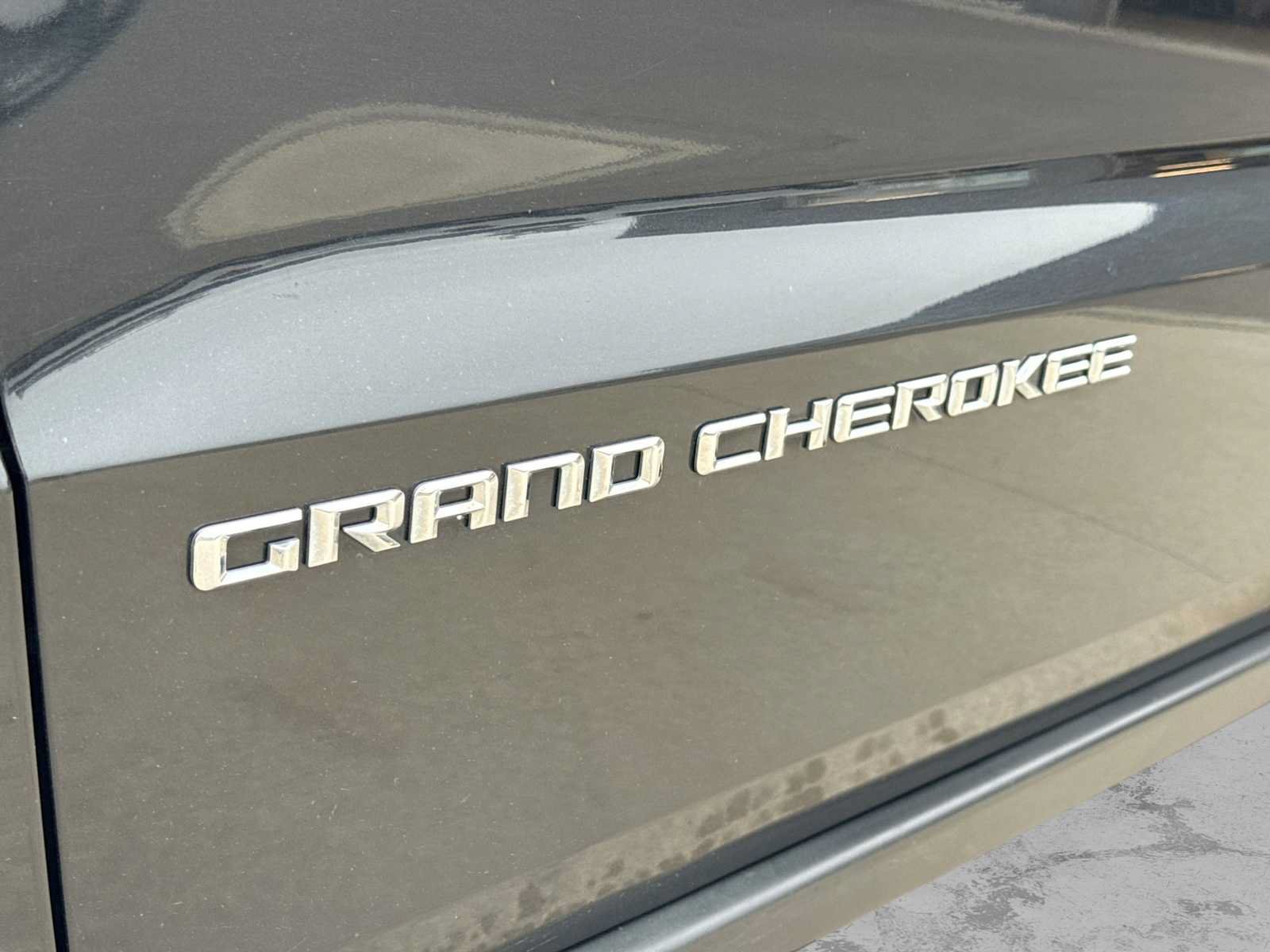 Used 2014 Jeep Grand Cherokee Limited AWD/4WD image 12