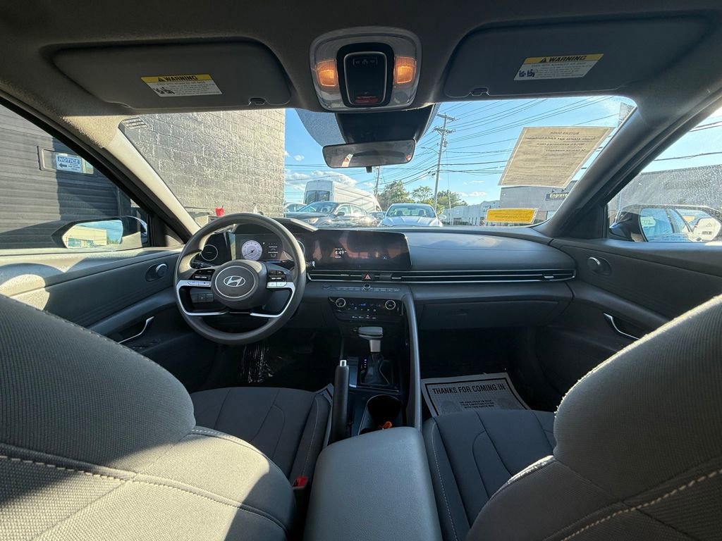 Used 2024 Hyundai Elantra SEL image 17