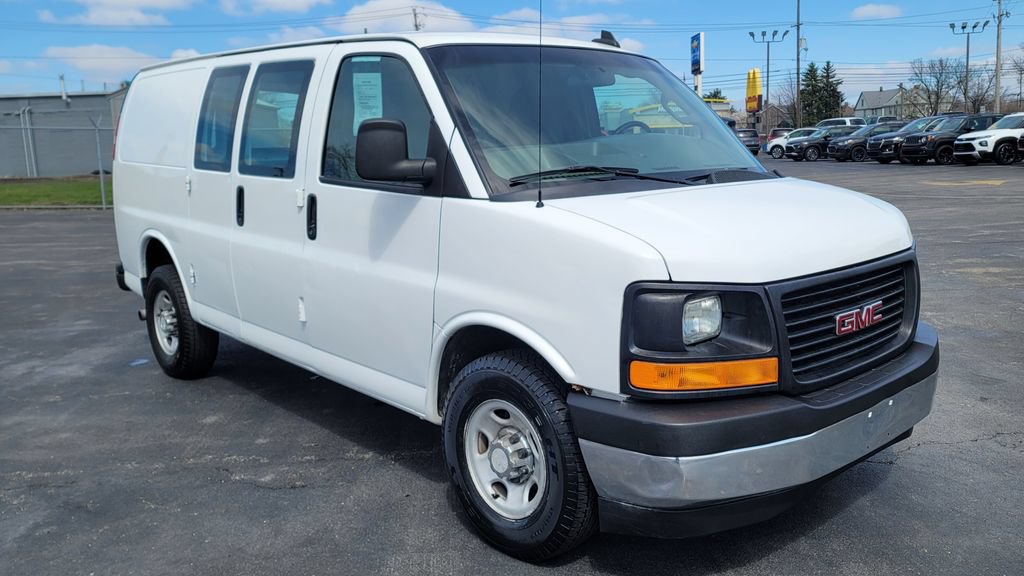 Used 2017 GMC Savana 2500 RWD image 2