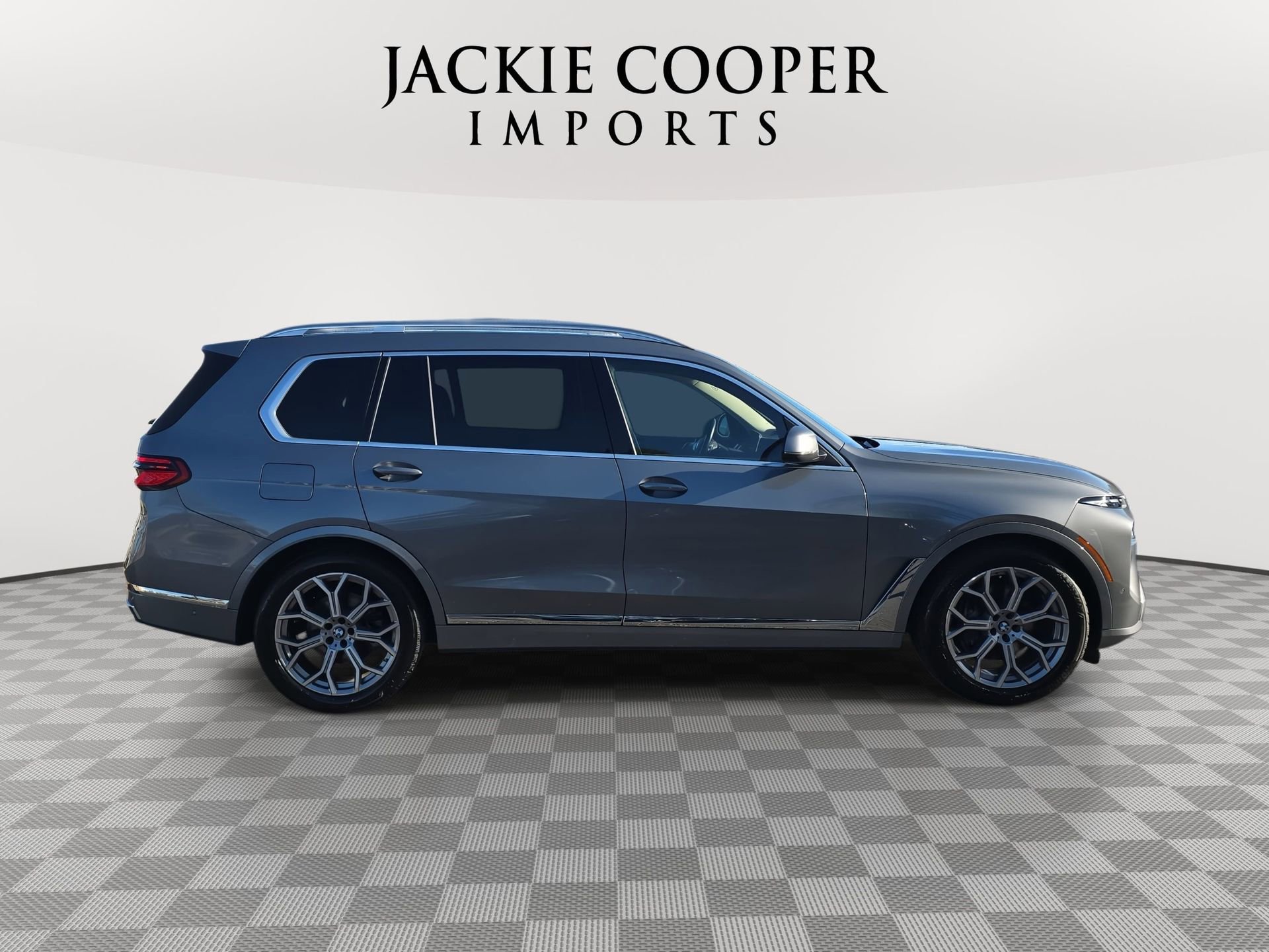 Used 2023 BMW X7 xDrive40i w/ Premium Package image 4