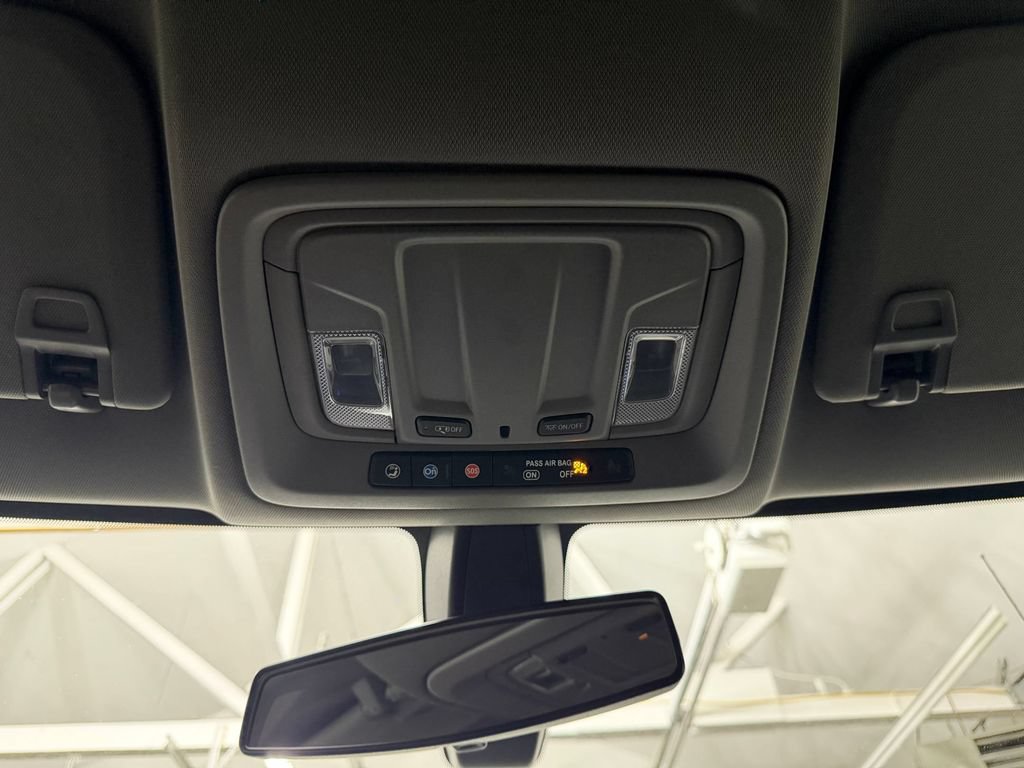 Used 2022 Chevrolet Silverado 1500 LT AWD/4WD image 31