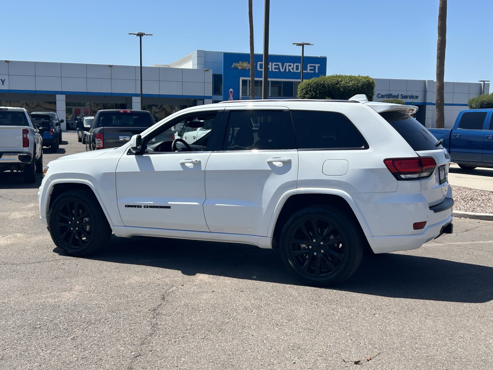 Used 2020 Jeep Grand Cherokee Altitude RWD image 3