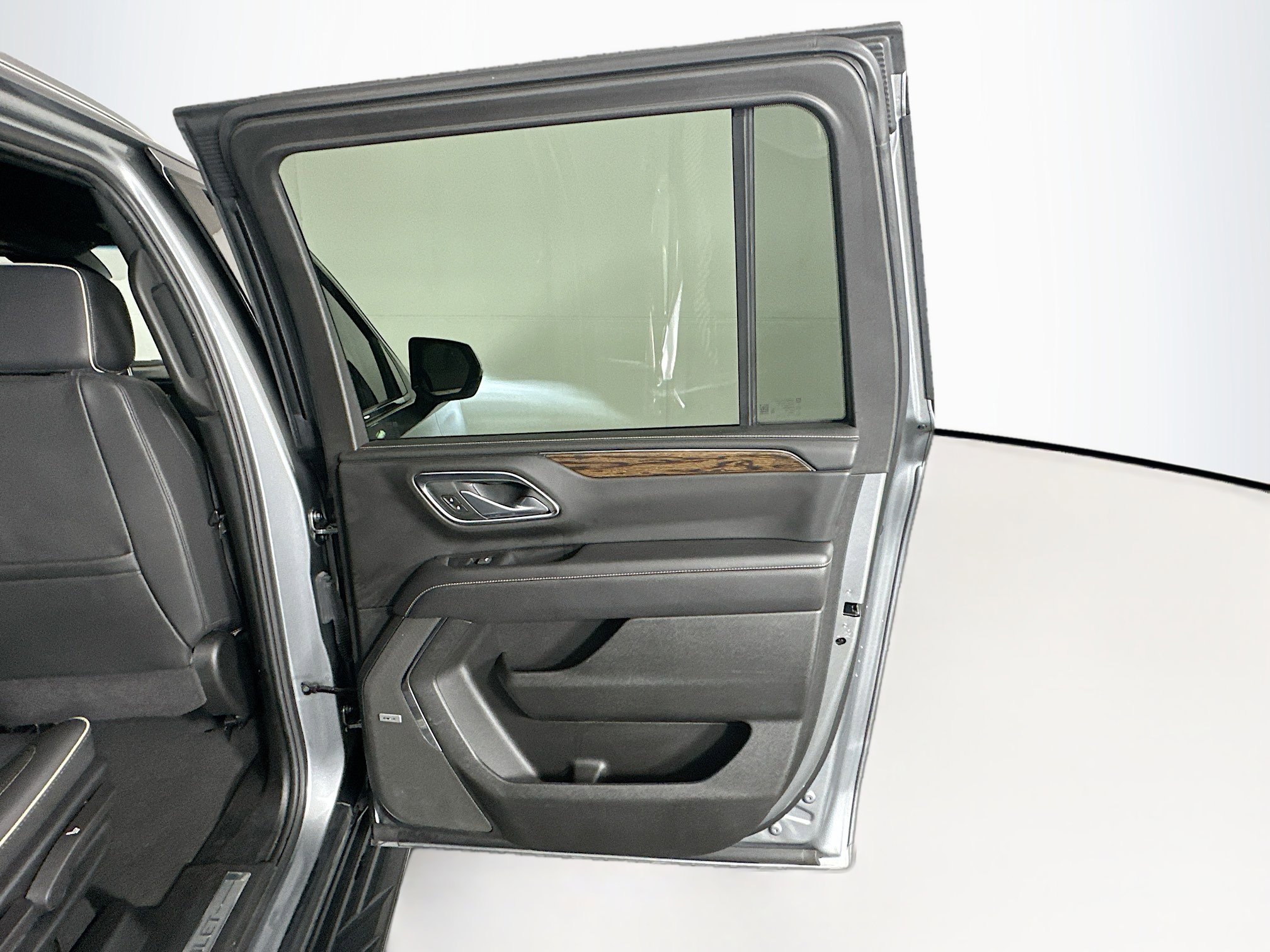 Used 2024 Chevrolet Suburban Premier RWD image 30