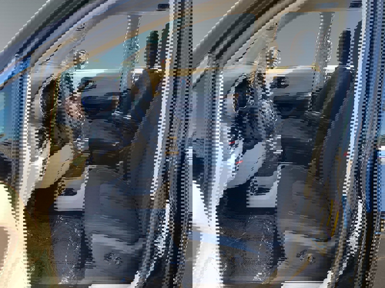 Used 2023 Chrysler Voyager LX image 9