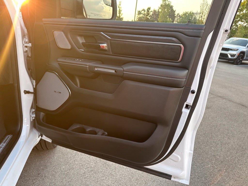 New 2026 RAM 1500 Laramie AWD/4WD image 19