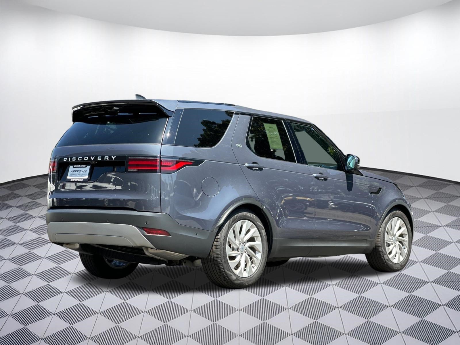 Certified 2025 Land Rover Discovery S AWD/4WD image 8