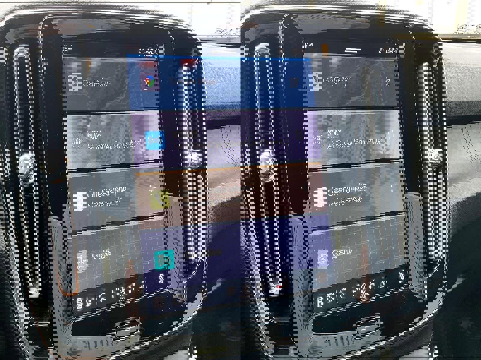 Used 2023 Volvo XC40 Recharge Ultimate image 39