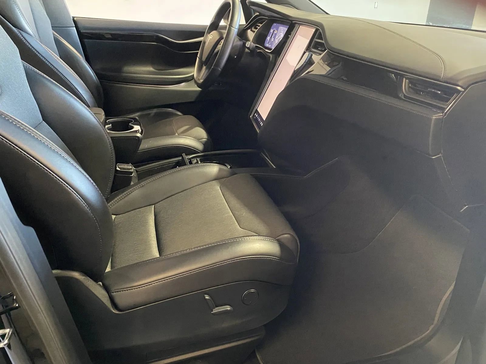 Used 2018 Tesla Model X 75D image 6
