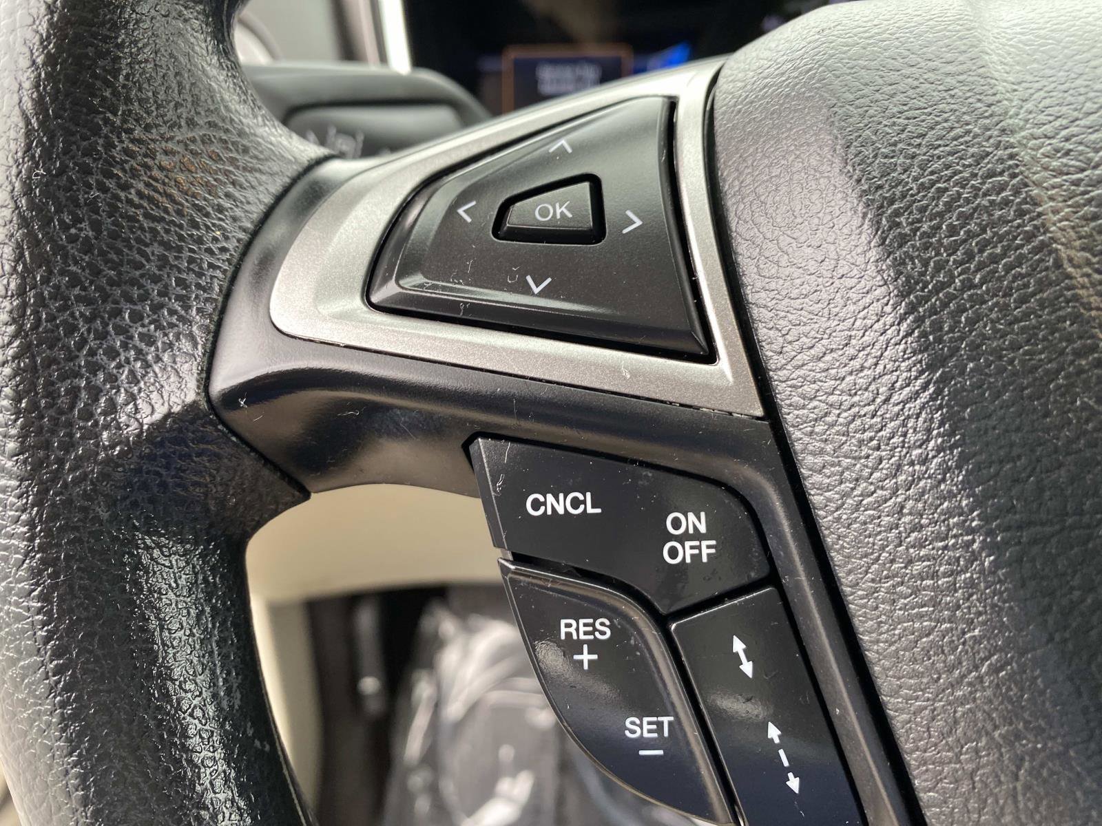 Used 2019 Ford Fusion SE image 12