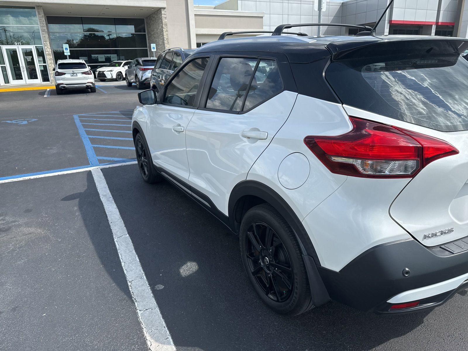 Used 2020 Nissan Kicks SR w/ Exterior Package image 5