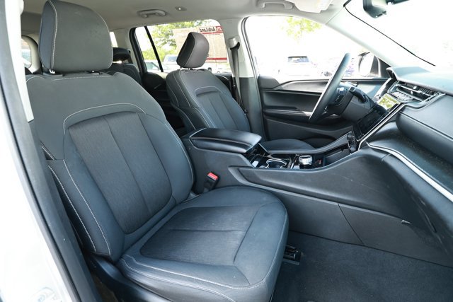 Used 2023 Jeep Grand Cherokee L Laredo RWD image 28